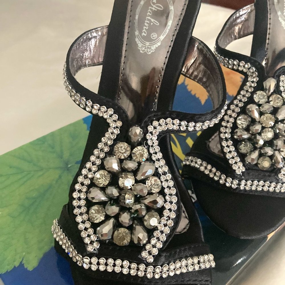 NIB Italina by Summer Rio Black & Silver Sandals